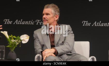 2025 Atlantic Festival, Perelman Performing Arts Center, 1 World Trade Center, 251 Fulton St., New York, NY 10007, USA. 19 settembre 2025. A-List Motion Picture Star Ethan Hawke appare al 2025 Atlantic Festival di New York, per discutere del suo nuovo film FX "The Lowdown". Crediti: ©Julia Mineeva/ EGBN News/Alamy Live News Foto Stock