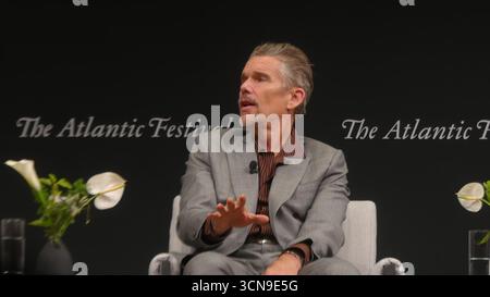 2025 Atlantic Festival, Perelman Performing Arts Center, 1 World Trade Center, 251 Fulton St., New York, NY 10007, USA. 19 settembre 2025. A-List Motion Picture Star Ethan Hawke appare al 2025 Atlantic Festival di New York, per discutere del suo nuovo film FX "The Lowdown". Crediti: ©Julia Mineeva/ EGBN News/Alamy Live News Foto Stock