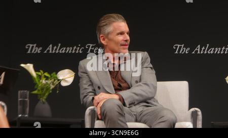 2025 Atlantic Festival, Perelman Performing Arts Center, 1 World Trade Center, 251 Fulton St., New York, NY 10007, USA. 19 settembre 2025. A-List Motion Picture Star Ethan Hawke appare al 2025 Atlantic Festival di New York, per discutere del suo nuovo film FX "The Lowdown". Crediti: ©Julia Mineeva/ EGBN News/Alamy Live News Foto Stock