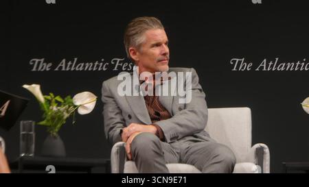 2025 Atlantic Festival, Perelman Performing Arts Center, 1 World Trade Center, 251 Fulton St., New York, NY 10007, USA. 19 settembre 2025. A-List Motion Picture Star Ethan Hawke appare al 2025 Atlantic Festival di New York, per discutere del suo nuovo film FX "The Lowdown". Crediti: ©Julia Mineeva/ EGBN News/Alamy Live News Foto Stock