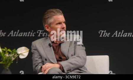 2025 Atlantic Festival, Perelman Performing Arts Center, 1 World Trade Center, 251 Fulton St., New York, NY 10007, USA. 19 settembre 2025. A-List Motion Picture Star Ethan Hawke appare al 2025 Atlantic Festival di New York, per discutere del suo nuovo film FX "The Lowdown". Crediti: ©Julia Mineeva/ EGBN News/Alamy Live News Foto Stock