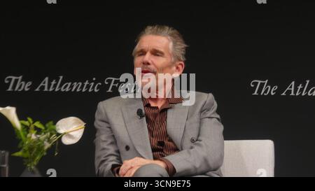 2025 Atlantic Festival, Perelman Performing Arts Center, 1 World Trade Center, 251 Fulton St., New York, NY 10007, USA. 19 settembre 2025. A-List Motion Picture Star Ethan Hawke appare al 2025 Atlantic Festival di New York, per discutere del suo nuovo film FX "The Lowdown". Crediti: ©Julia Mineeva/ EGBN News/Alamy Live News Foto Stock