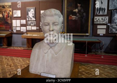 Gori, Georgia. 9 settembre 2025. Gori, Georgia. 9 settembre 2025: Un busto in marmo di Joseph Vissarionovich Stalin, politico e rivoluzionario sovietico che ha guidato l'Unione Sovietica dal 1924 al 1953 una mostra al Museo di Stalin, Gori, Georgia. (Credit Image: © John Wreford/SOPA Images via ZUMA Press Wire) SOLO PER USO EDITORIALE! Non per USO commerciale! Foto Stock