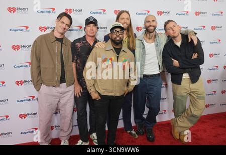 Las Vegas, Stati Uniti. 20 settembre 2025. Sam Farrar, Matt Flynn, Paul 'PJ' Morton, James Valentine, Adam Levine e Jesse Carmichael dei Maroon 5 partecipano al 2025 iHeartRadio Music Festival alla T-Mobile Arena il 19 settembre 2025 a Las Vegas, Nevada. Foto: Crash/imageSPACE/Sipa USA credito: SIPA USA/Alamy Live News Foto Stock