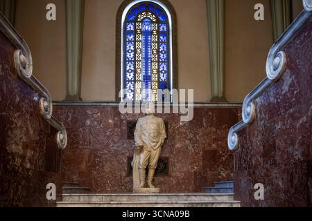 Gori, Georgia. 9 settembre 2025. Una statua in marmo di Joseph Vissarionovich Stalin, politico sovietico e rivoluzionario da cui guidò l'Unione Sovietica Foto Stock