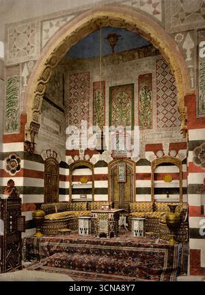 Interno di una casa, Damasco, Terra Santa, ca. 1895 - cartolina colorata del XIX secolo Foto Stock
