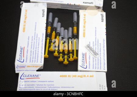 Cairo, Egitto, 16 settembre 2025: Clexane enoxaparin sodico di Sanofi, un farmaco anticoagulante (fluidificante del sangue), tratta e previene il trombo venoso profondo Foto Stock