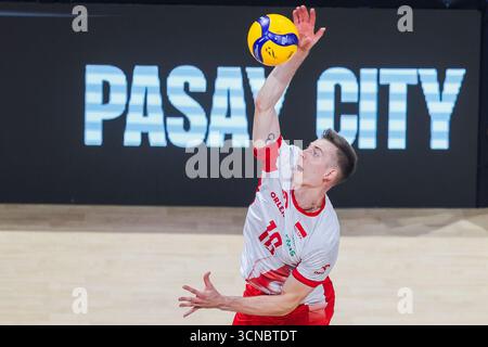 Pasay City, Filippine. 20 settembre 2025. Kamil Semeniuk della Polonia gareggia durante il round del 16 match tra Polonia e Canada al FIVB Men's World Championship 2025 a Pasay City, nelle Filippine, il 20 settembre 2025. Crediti: Rouelle Umali/Xinhua/Alamy Live News Foto Stock