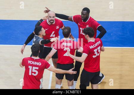 Pasay City, Filippine. 20 settembre 2025. I giocatori del Canada celebrano il punteggio ottenuto durante il round dei 16 match tra Polonia e Canada al FIVB Men's World Championship 2025 a Pasay City, nelle Filippine, il 20 settembre 2025. Crediti: Rouelle Umali/Xinhua/Alamy Live News Foto Stock