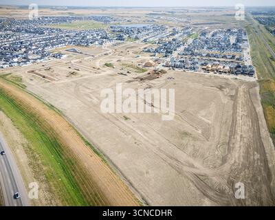 Vista aerea dell'area del Brighton Ranch a Saskatoon, Saskatchewan, con nuove case, laghetti e spazi verdi. Foto Stock