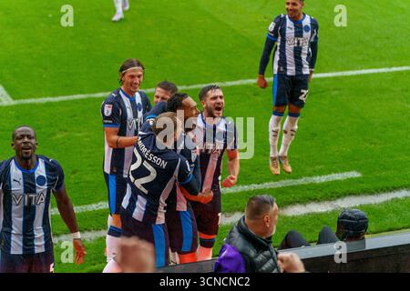 I giocatori dello Stockport County festeggiano dopo che Kyle Wootton segna l'unico gol durante il Rotherham United vs. Stockport County all'AESSEAL New York Stadium in EFL League One 20.09.2025 Credit: Adam Edwards/Alamy Live News Foto Stock