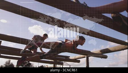 Bilanciare l'atleta che attraversa travi di legno su percorsi ad ostacoli con mascherina digitale Foto Stock
