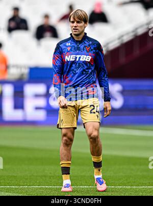 London Stadium, Stratford, sabato 20 settembre 2025. Borna Sosa (24 Crystal Palace) guarda durante il riscaldamento durante la partita di Premier League tra il West Ham United e il Crystal Palace al London Stadium, Stratford, sabato 20 settembre 2025. (Foto: Kevin Hodgson | mi News) crediti: MI News & Sport /Alamy Live News Foto Stock