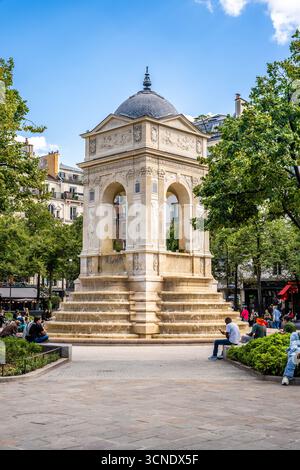 Fontaine des Innocents, fontana rinascimentale francese di Jean Goujon e Pierre Lescot in Place Joachim du Bellay, nel quartiere Les Halles, Parigi, Francia Foto Stock