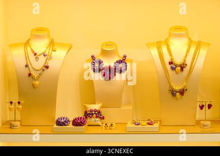 Milano, Italia. 20 settembre 2025. Milano (Italia), 20/09/2025- fashion/milano fashion /Jewels- uomini d'affari di tutto il mondo espongono i loro nuovi prodotti per la prossima stagione a Milano Fashion & Jewels, la fiera è iniziata oggi, 20 settembre, e si conclude il 23 settembre 2025. (Foto: Edson De Souza/Thenews2/Zumapress) (immagine di credito: © Edson Teodoro De Souza/TheNEWS2 via ZUMA Press Wire) SOLO PER USO EDITORIALE! Non per USO commerciale! Foto Stock