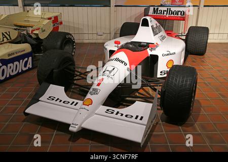 McLaren MP4/6 (Ayrton Senna, 1991, show car), Jackson Shed, Brooklands Museum, Weybridge, Surrey, Inghilterra, Gran Bretagna, Regno Unito, Regno Unito, Europa Foto Stock
