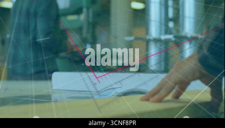 Colleghi aziendali occasionali in ufficio che esaminano progetti e linee di griglia rosa che si sovrappongono ai piani Foto Stock