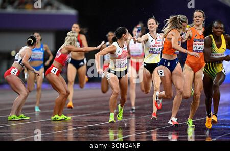 Tokyo, Giappone. 21 settembre 2025. La belga Camille Laus e la belga Helena Ponette in azione durante la finale della staffetta maschile 4x400 m, ai Campionati del mondo di atletica leggera di Tokyo, Giappone, domenica 21 settembre 2025. I Mondi all'aperto si svolgeranno dal 13 al 21 settembre. BELGA PHOTO JASPER JACOBS credito: Belga News Agency/Alamy Live News Foto Stock