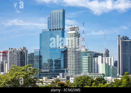 Bangkok Thailandia - 4 agosto 2025: Vista della torre sopraelevata di Baiyoke 2 dall'edificio con vista di bangkok, la Baiyoke Tower II è la quarta più alta di Bangkok. Foto Stock
