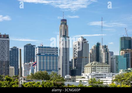 Bangkok Thailandia - 4 agosto 2025: Vista della torre sopraelevata di Baiyoke 2 dall'edificio con vista di bangkok, la Baiyoke Tower II è la quarta più alta di Bangkok. Foto Stock