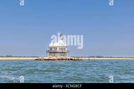 insetti luce casa dall'acqua Foto Stock