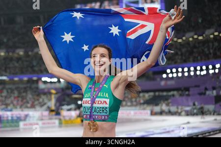 Tokyo, Giappone. 21 settembre 2025. La medaglia d'oro Nicola Olyslagers dell'Australia celebra dopo la finale di salto in alto femminile ai Campionati mondiali di atletica leggera 2025 a Tokyo, Giappone, 21 settembre 2025. Crediti: Ju Huanzong/Xinhua/Alamy Live News Foto Stock