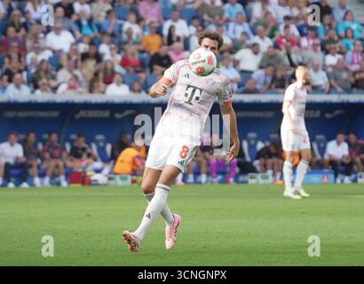 Sinsheim, Germania. 20 settembre 2025. 20/09/2025, PreZero Arena, Sinsheim, GER, 1.FBL, TSG Hoffenheim vs FC Bayern Monaco, nella foto Leon Goretzka (Monaco) le normative DFL vietano qualsiasi uso di fotografie come sequenze di immagini e/o quasi-video. Credito: dpa/Alamy Live News Foto Stock