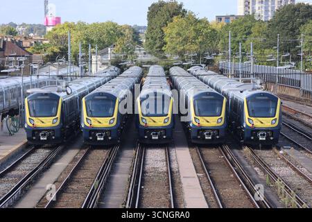 Treni New Arterio per la South Western Railway a Clapham Junction Foto Stock