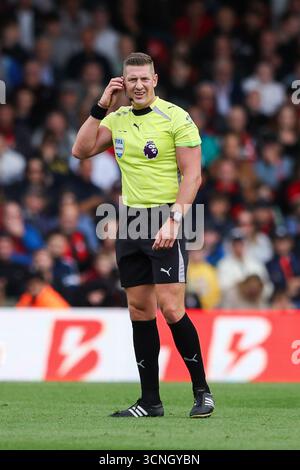 Vitality Stadium, Boscombe, Dorset, Regno Unito. 21 settembre 2025. Premier League Football, AFC Bournemouth contro Newcastle United; arbitro Robert Jones credito: Action Plus Sports/Alamy Live News Foto Stock