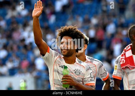 Sinsheim, Germania. 20 settembre 2025. 20/09/2025, PreZero Arena, Sinsheim, GER, 1.FBL, TSG Hoffenheim vs FC Bayern Monaco, nella foto Serge Gnabry (Monaco) le normative DFL vietano qualsiasi uso di fotografie come sequenze di immagini e/o quasi-video. Credito: dpa/Alamy Live News Foto Stock