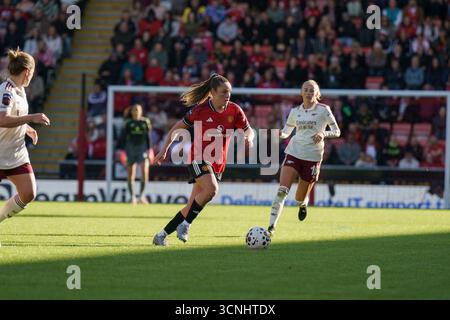 Leigh Sports Village Arena, Manchester, Regno Unito. 21 settembre 2025. Ella Toone sul pallone durante il Manchester United Women vs. Arsenal Women alla Leigh Sports Village Arena 21 settembre 2025 nella Women's Super League (WSL) Credit: Adam Edwards/Alamy Live News Foto Stock