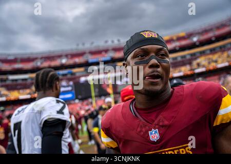 Landover, Stati Uniti. 21 settembre 2025. Il wide receiver dei Washington Commanders Terry McLaurin (17) si occupa di una partita contro i Las Vegas Raiders al Northwest Stadium di Landover, Maryland, domenica 21 settembre 2025. I comandanti batterono i Raiders 41 a 24. Foto di Bonnie Cash/UPI credito: UPI/Alamy Live News Foto Stock