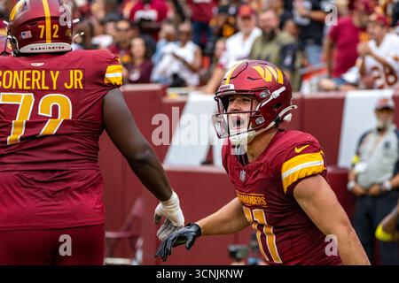 Landover, Stati Uniti. 21 settembre 2025. Il wide receiver dei Washington Commanders Luke McCaffrey (11) festeggia dopo aver segnato un touchdown durante il quarto periodo di una partita contro i Las Vegas Raiders al Northwest Stadium di Landover, Maryland, domenica 21 settembre 2025. I comandanti batterono i Raiders 41 a 24. Foto di Bonnie Cash/UPI credito: UPI/Alamy Live News Foto Stock