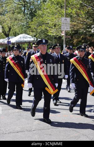 New York, New York, Stati Uniti. 20 settembre 2025. NEW YORK, NEW YORK ''" 20 SETTEMBRE: La 68a edizione della Steuben Parade tedesco-americana si svolge lungo la Fifth Avenue il 20 settembre 2025 a New York. La celebrazione comprendeva costumi tradizionali tedeschi, bande marcianti, carri allegorici e gruppi culturali provenienti da Germania, Austria, Svizzera e Stati Uniti. Famiglie, leader della comunità e spettatori si sono riuniti per onorare il patrimonio tedesco-americano in un'atmosfera festosa e patriottica. (Credit Image: © Luiz Rampelotto/ZUMA Press Wire) SOLO PER USO EDITORIALE! Non per USO commerciale! Foto Stock