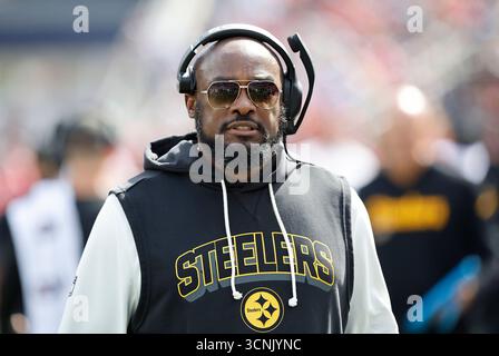 Foxborough, Massachusetts, Stati Uniti. 21 settembre 2025. MA, USA; allenatore dei Pittsburgh Steelers Mike Tomlin durante la partita NFL tra Pittsburgh Steelers e New England Patriots al Gillette Stadium di Foxborough, Massachusetts. Crediti: csm/Alamy Live News Foto Stock