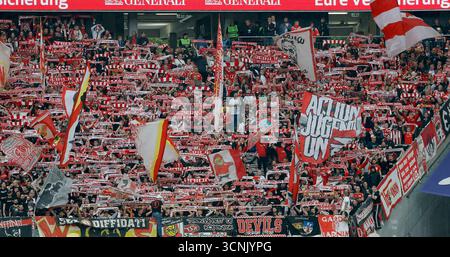 Francoforte sul meno, Ger. 21 settembre 2025. V.l. Fans von Union, 21.09.2025, Fussball, 1. Bundesliga, Eintracht Francoforte - 1. LE NORMATIVE FC Union Berlin, GER, Frankfurt am Main, Deutsche Bank Park, DFL VIETANO QUALSIASI USO DI FOTOGRAFIE COME SEQUENZE DI IMMAGINI E/O QUASI-VIDEO. Foto Credit: HMB Media/Alamy Live News Foto Stock