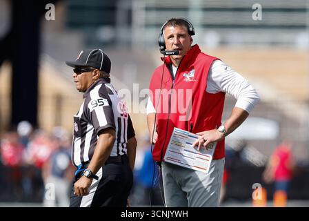 Foxborough, Massachusetts, Stati Uniti. 21 settembre 2025. MA, USA; allenatore dei New England Patriots Mike Vrabel durante la partita NFL tra Pittsburgh Steelers e New England Patriots al Gillette Stadium di Foxborough, Massachusetts. Crediti: csm/Alamy Live News Foto Stock