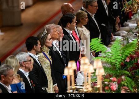 Il presidente Donald J. Trump partecipa al banchetto di Stato al Castello di Windsor ospitato da sua Maestà Re Carlo III durante la visita di Stato di Trump nel Regno Unito. 17 settembre 2025. Per gentile concessione della Casa Bianca. Foto Stock