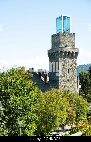 Torre del Castello di Rothschild con estensione in vetro a Waidhofen an der Ybbs, Austria Foto Stock