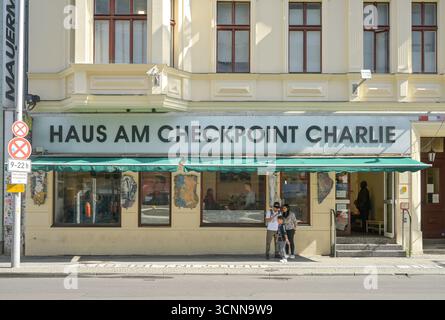 Mauermuseum Haus am Checkpoint Charlie, Friedrichstraße, Mitte, Berlino, Deutschland Foto Stock
