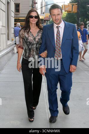 Courtney Cox e David Arquette avvistati camminando lungo Central Park South a New York - 24 luglio 2005 Foto Stock