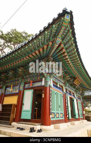 Dettagli del Tempio di Jingwansa, tempio buddista tradizionale a Seoul Sout Corea Foto Stock