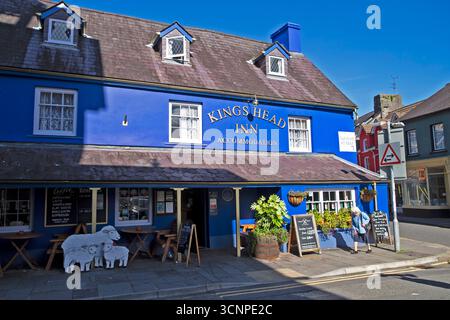 King's Head Inn pub esterno nel centro di Llandovery, Carmarthenshire, Galles, Regno Unito, Gran Bretagna, KATHY DEWITT Foto Stock