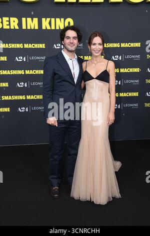 Berlino, Germania. 22 settembre 2025. Benny Safdie ed Emily Blunt bei der THE SMASCHING MACHINE Film Premiere im Zoo Palast a Berlino AM 22.09.2025 a Berlino crediti: Ralph Metzger/Alamy Live News Foto Stock