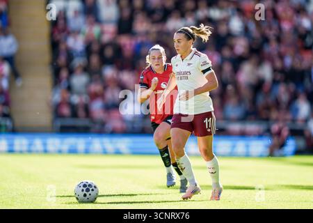 Manchester United Women vs Arsenal Women's Super League LEIGH, INGHILTERRA - 21 settembre 2025: Durante la partita tra Manchester United e Arsenal al al Leigh Sports Village il 21 settembre 2025 a Leigh, Inghilterra. Foto Stock