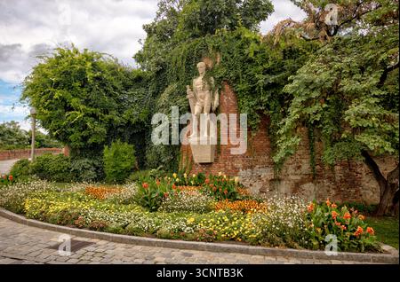 Una tranquilla vista mattutina della collina di Schlossberg a Graz Foto Stock