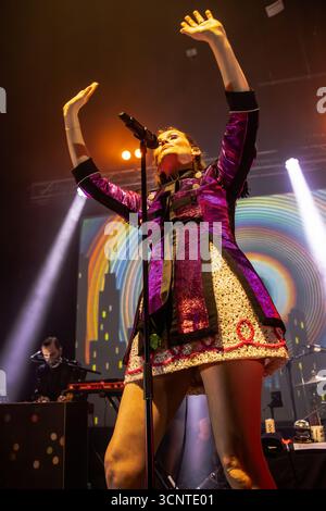 Milano Italia. 22 settembre 2025. La cantautrice inglese SOPHIE ELLIS-BEXTOR si esibisce dal vivo sul palco di Santeria Toscana 31 per presentare il suo nuovo album "Perimenopop". Foto Stock