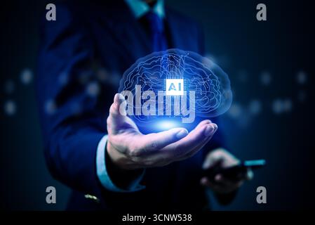 Intelligenza artificiale, tecnologia e concetto di innovazione aziendale con cervello digitale e circuito di intelligenza artificiale che brillano nelle mani dell'uomo d'affari. Foto Stock
