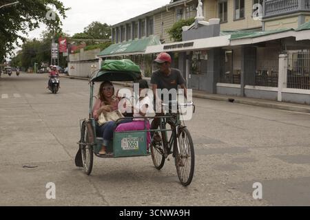Città delle biciclette San Carlos, taxi per biciclette, taxi, bicicletta, mezzi pubblici, mobilità, servizio, trasporti, Negros Occidental, Filippine Foto Stock
