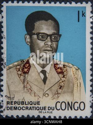 Mobutu Sese Seko, originariamente Joseph-Desire Mobutu (1930-1997), è stato presidente dello Zaire dal 1965 al 1997. Ritratto su francobollo congolese Foto Stock